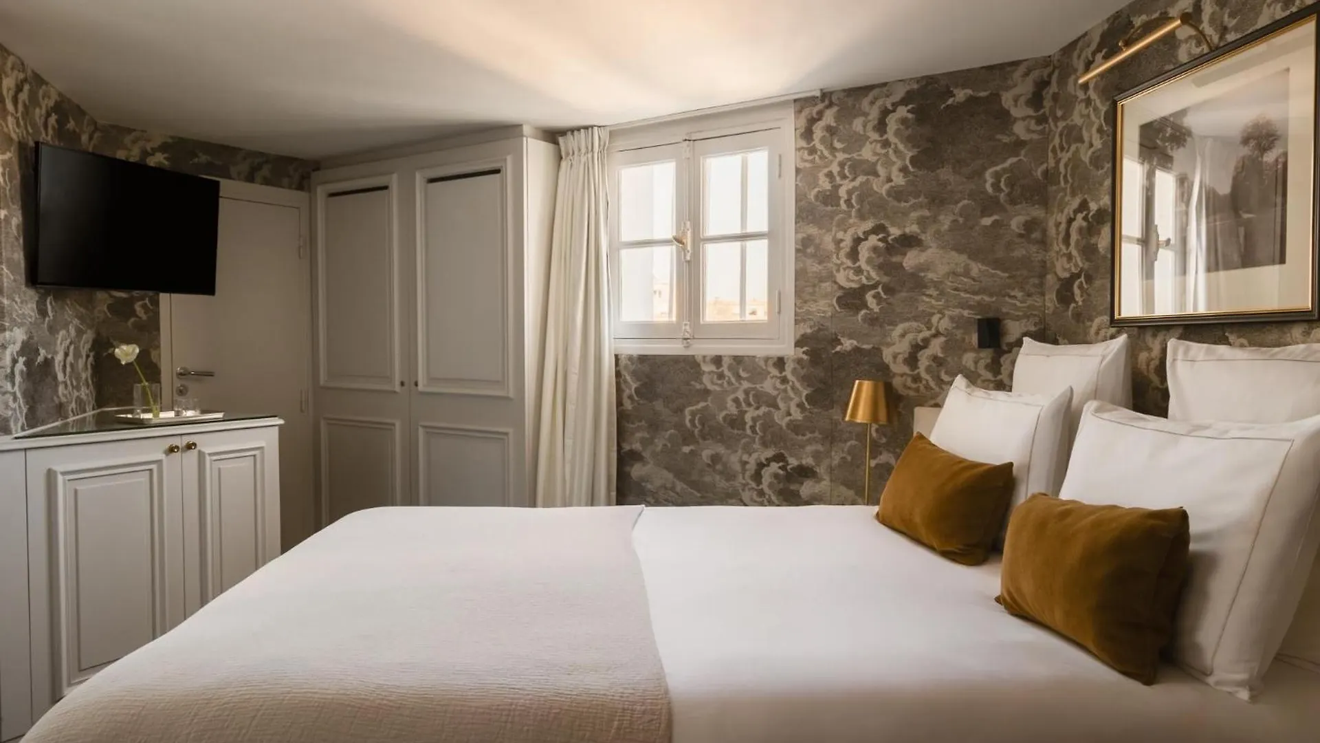 פריז Hotel Bourgogne & Montana 4*,  צרפת