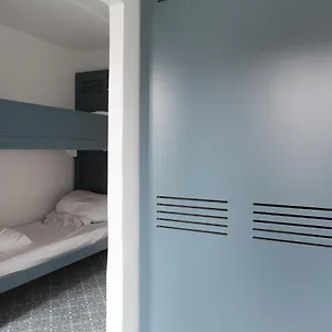 Hotel Untalented -
